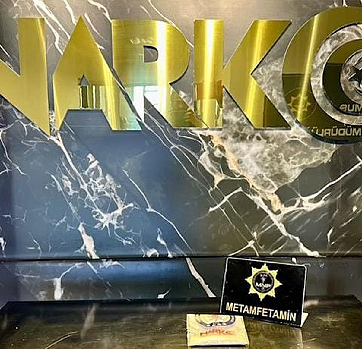 Muş’ta araçtan 102 gram metamfetamin çıktı: 2 şüpheli tutuklandı