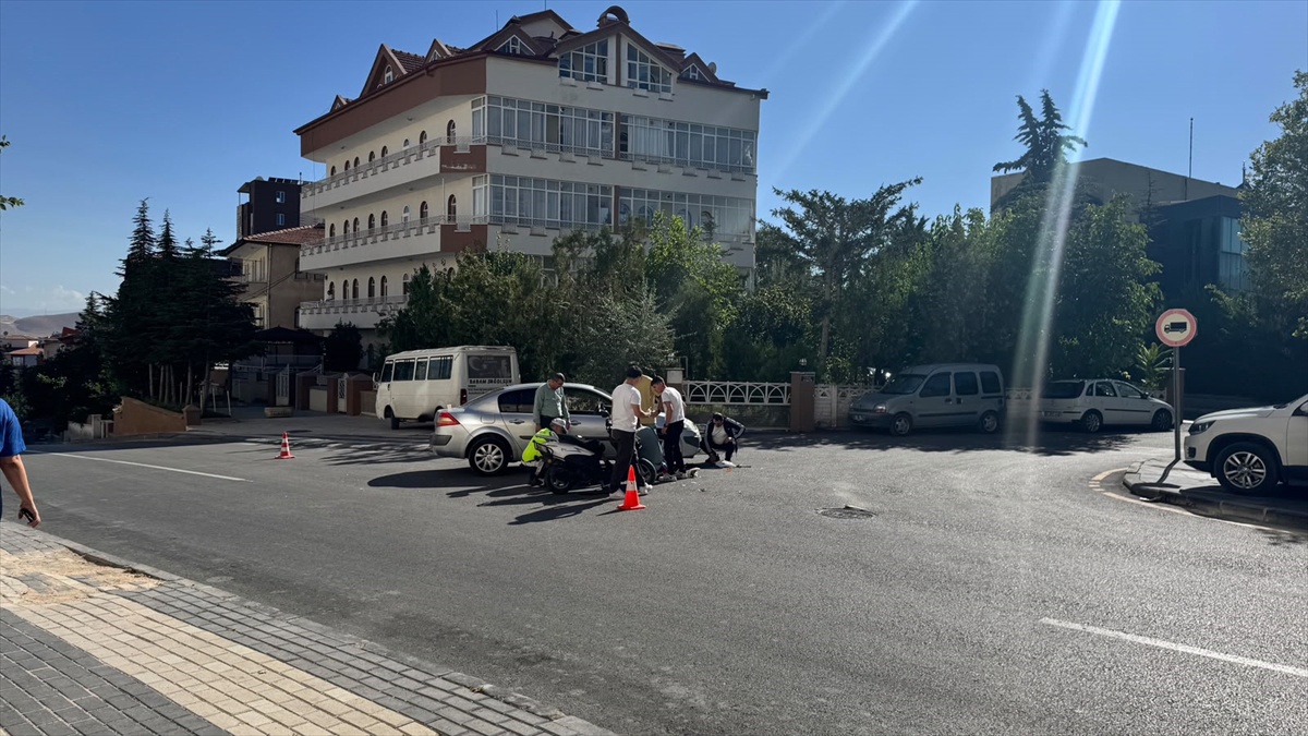 Niğde'de otomobille motosikletin çarpıştığı kazada 1 kişi yaralandı