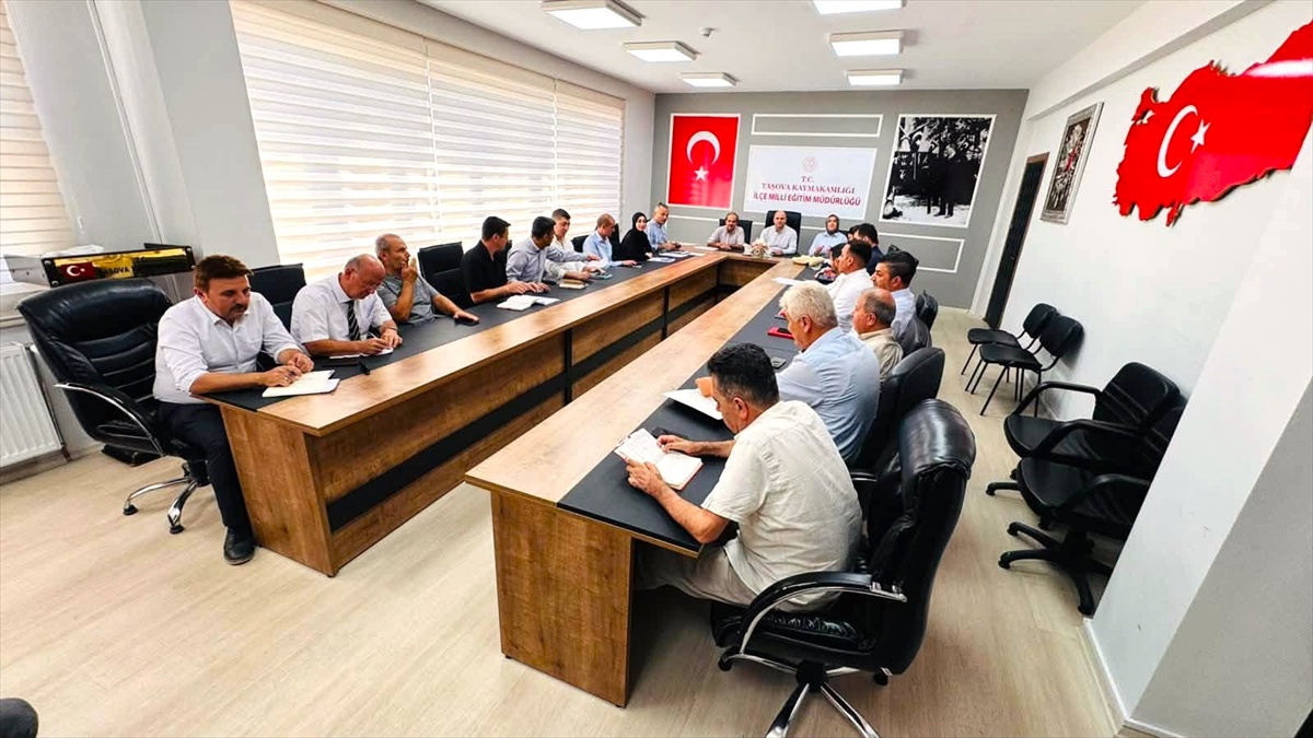Taşova'da yeni eğitim öğretim yılı değerlendirme toplantısı yapıldı