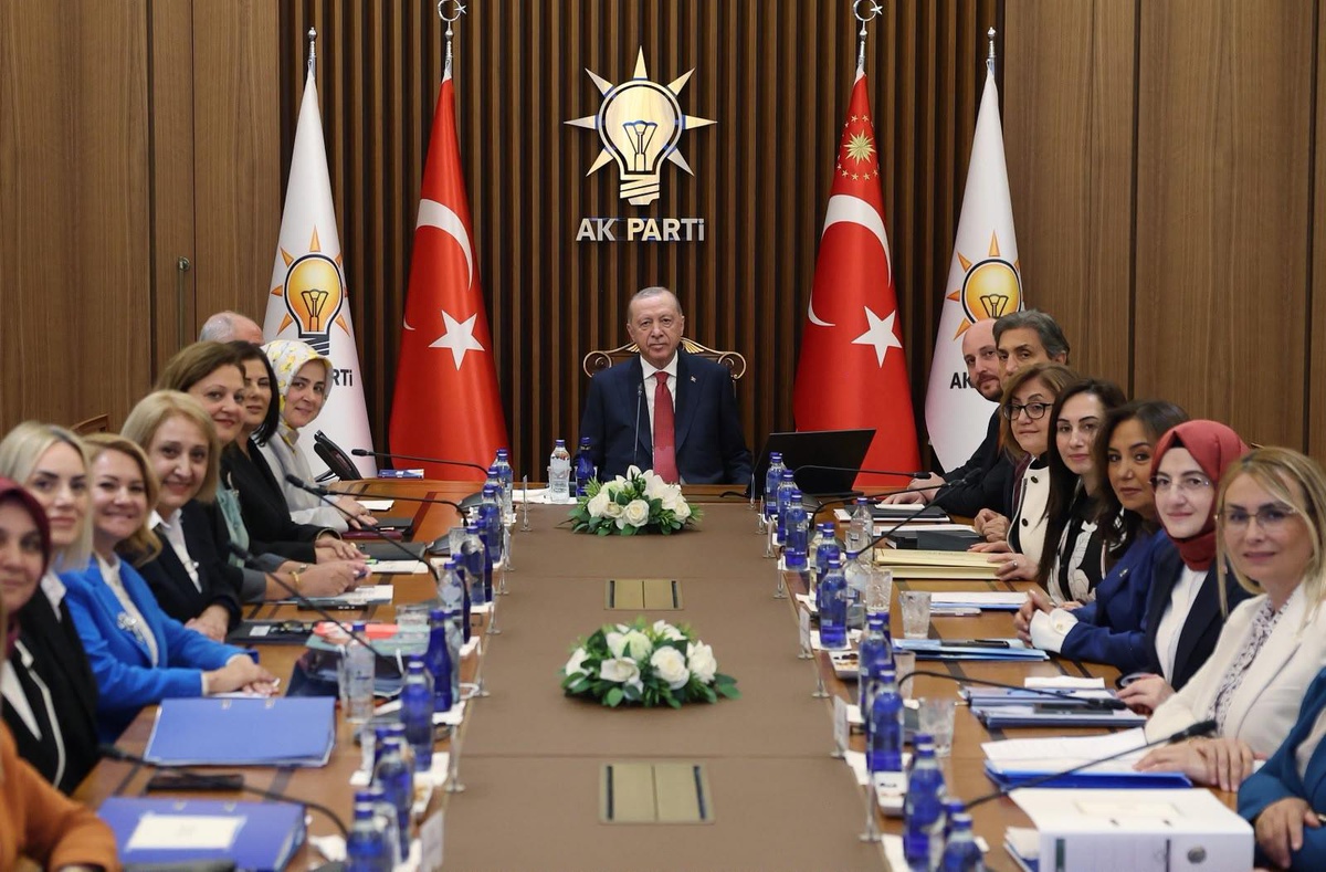 Telefonlarını kapattı, ardından bu kare geldi! CHP’li başkan Cumhurbaşkanı Erdoğan’ın toplantısında