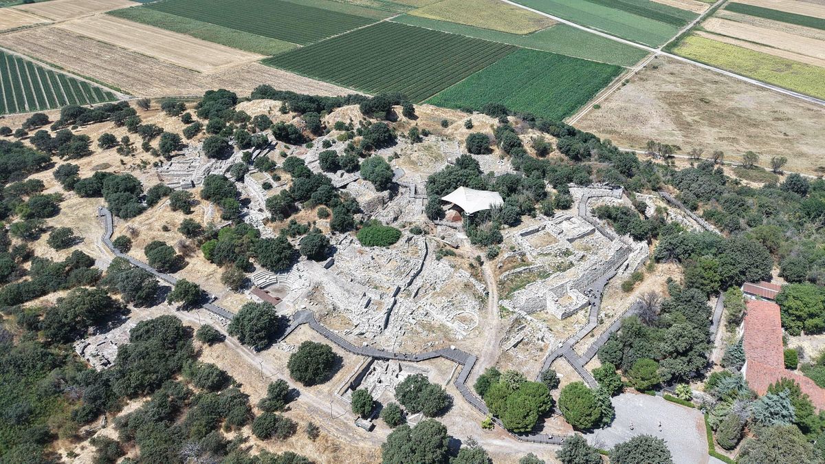 Troya Antik Kenti'nde 2 bin 800 yıllık agora gün yüzüne çıkarılıyor
