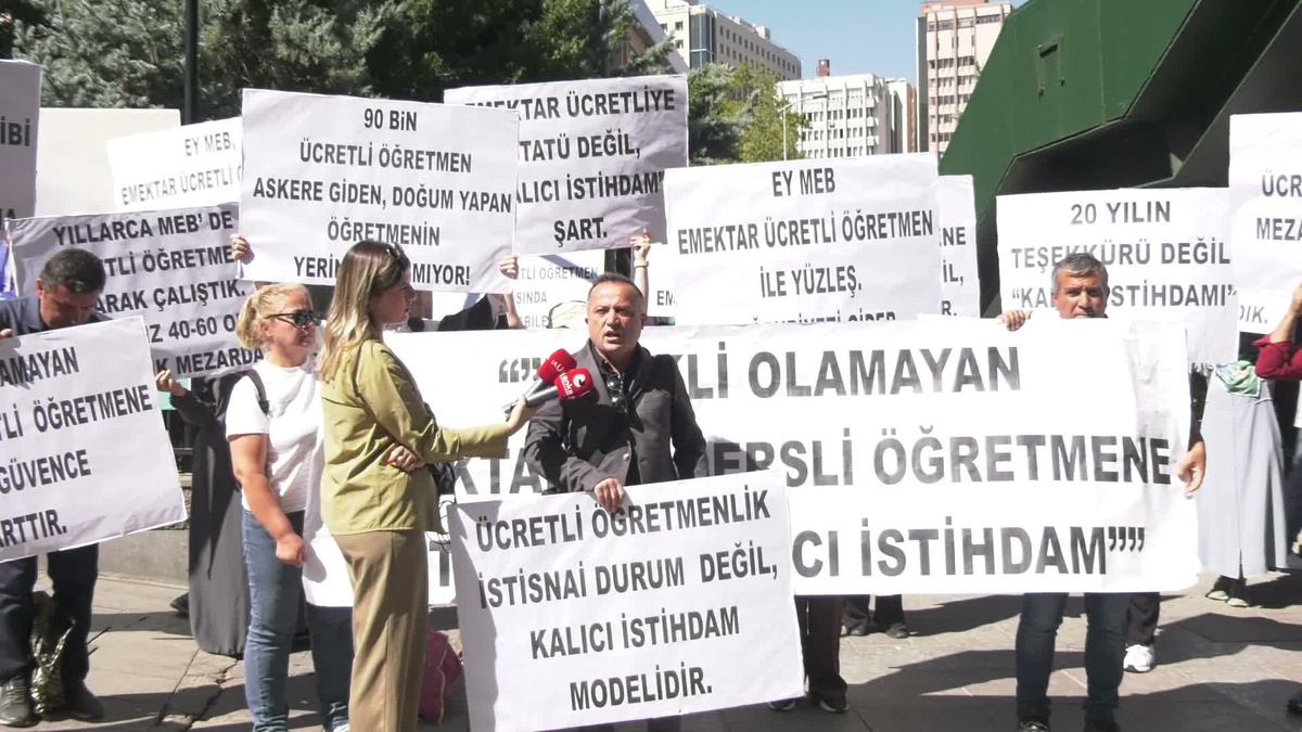 Ücretli Öğretmenler Dayanışma Derneği MEB önünden seslendi: '15-20 sene çalıştık, emekli bile olamadık'