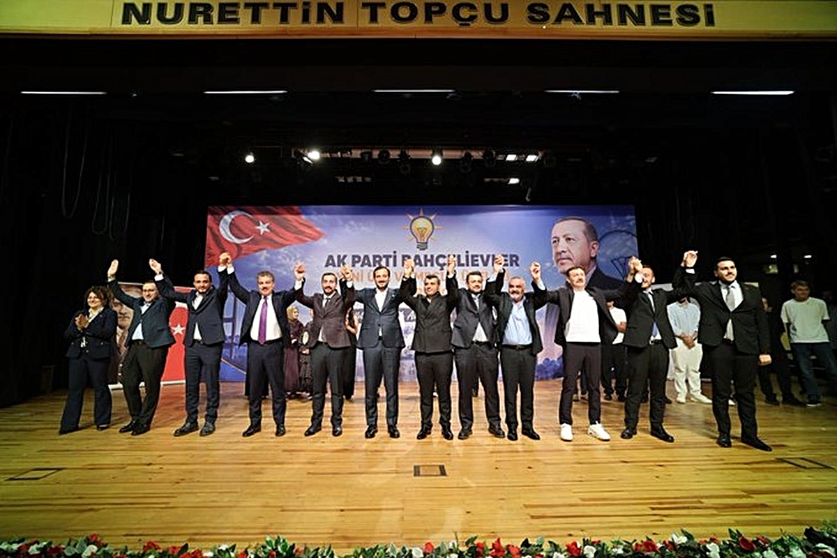 Bahçelievler'de meclis çoğunluğu el değiştirdi! 3 meclis üyesi CHP'den AK Parti'ye geçti
