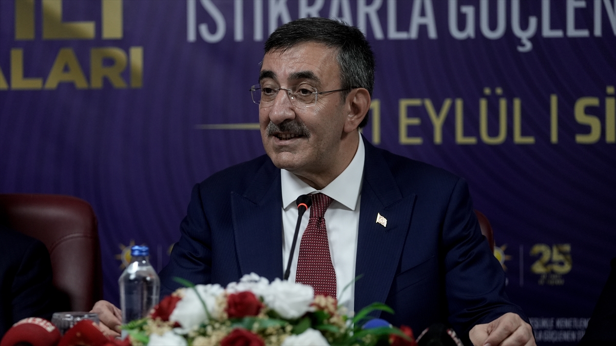 Cumhurbaşkanı Yardımcısı Yılmaz, AK Parti Sinop İl Başkanlığı’nda konuştu: