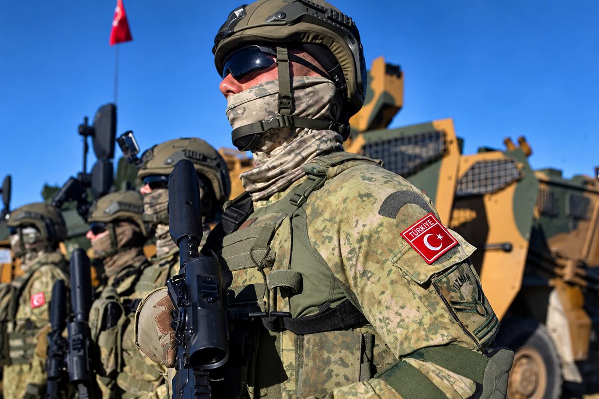 Türk ordusu tarafından eğitildiler! Ülkenin liderinden terörle mücadele talimatı
