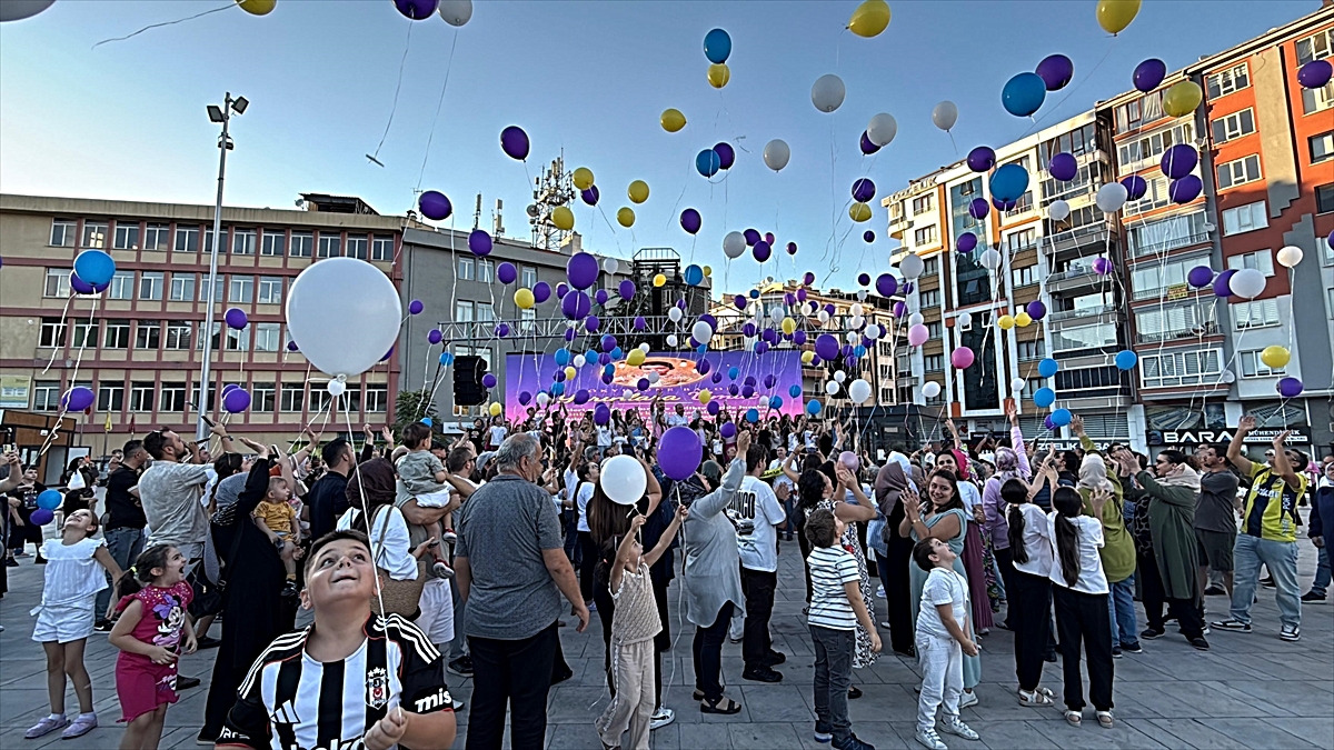 Afyonkarahisar'da lösemiyi yenen Gülsüm Efsa için balonlar uçuruldu
