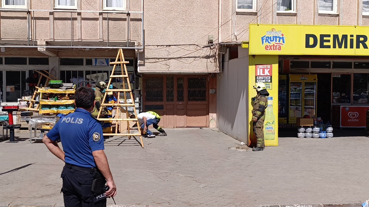 Doğalgaz borusundaki sızıntı paniğe sebep oldu: 6 katlı apartman tedbir amaçlı tahliye edildi