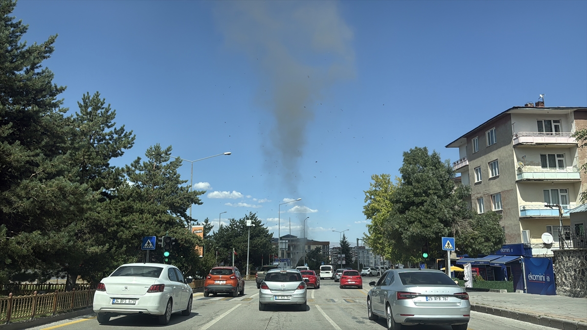 Erzurum'da hortum araç kamerasıyla görüntülendi