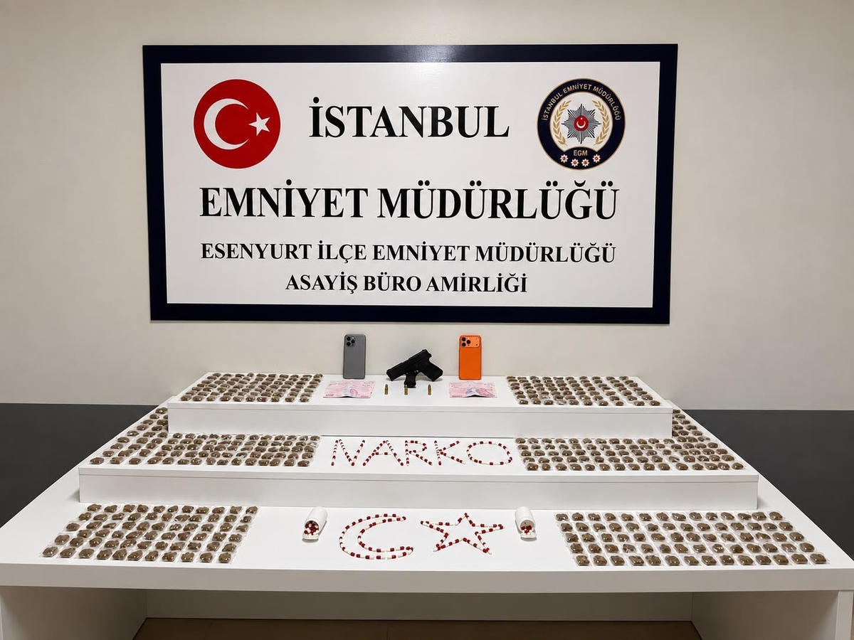 Esenyurt'ta araçtan 1,82 kg marihuana ve 250 hap ele geçirildi