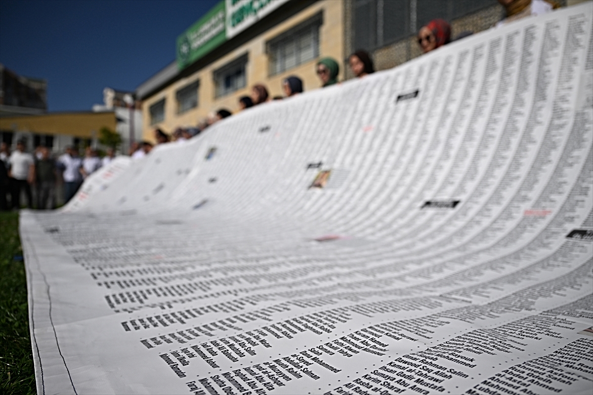 Filistin'de öldürülen 16 bin 277 çocuğun ismi brandaya yazıldı