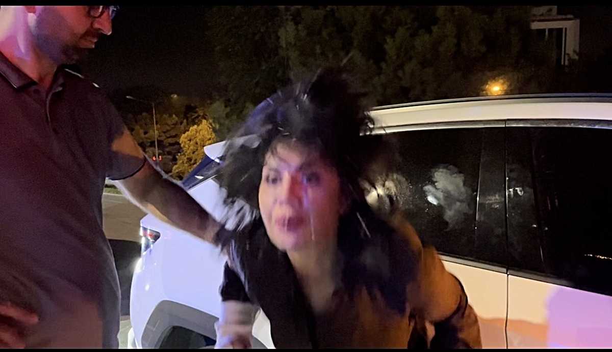 Gazetecilere tükürüp, polise saldıran kadın sürücü 2.45 promil alkollü çıktı