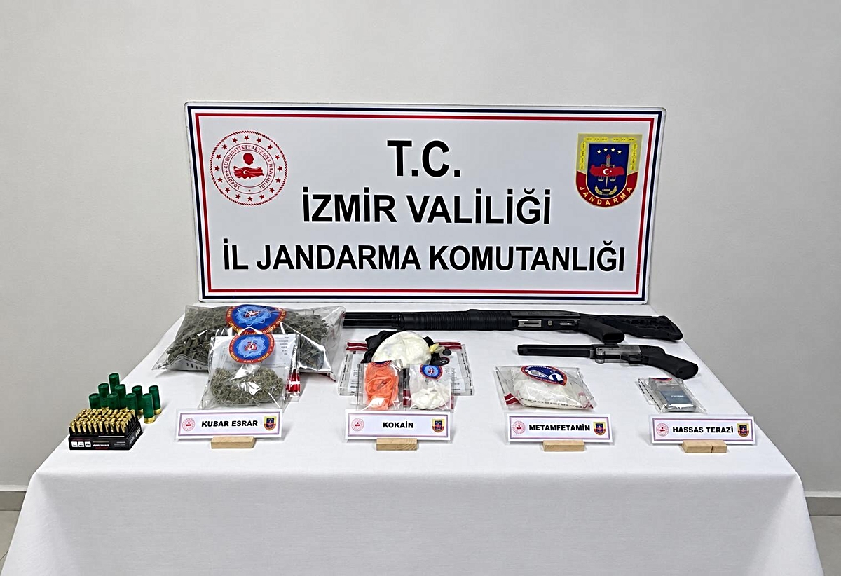 İzmir'de uyuşturucu operasyonunda 1 kilo kokain ele geçirildi; 8 gözaltı