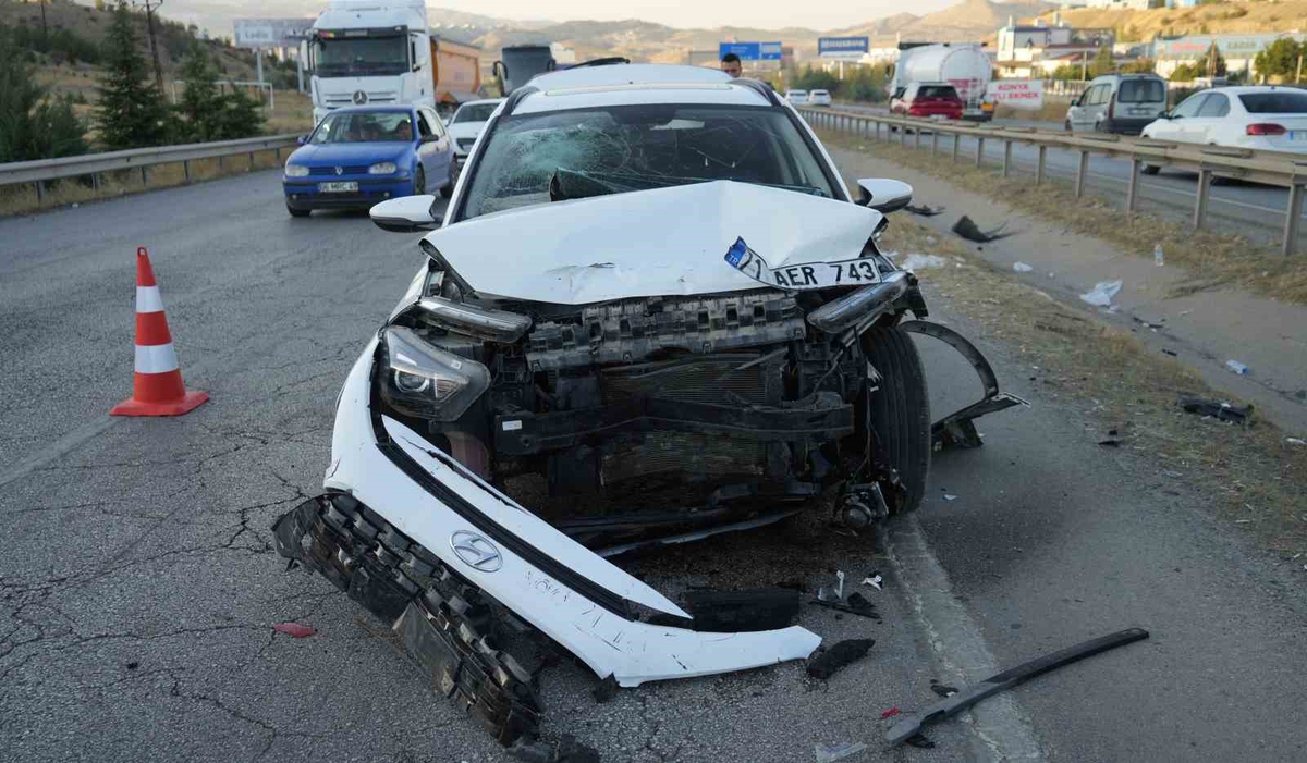Kırıkkale’de otomobiller çarpıştı: 4 yaralı