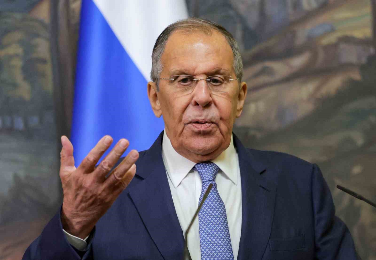 Lavrov: 'Zelenskiy sürekli seyahat ediyor, hiçbir zaman ülkesinde bulunmuyor'