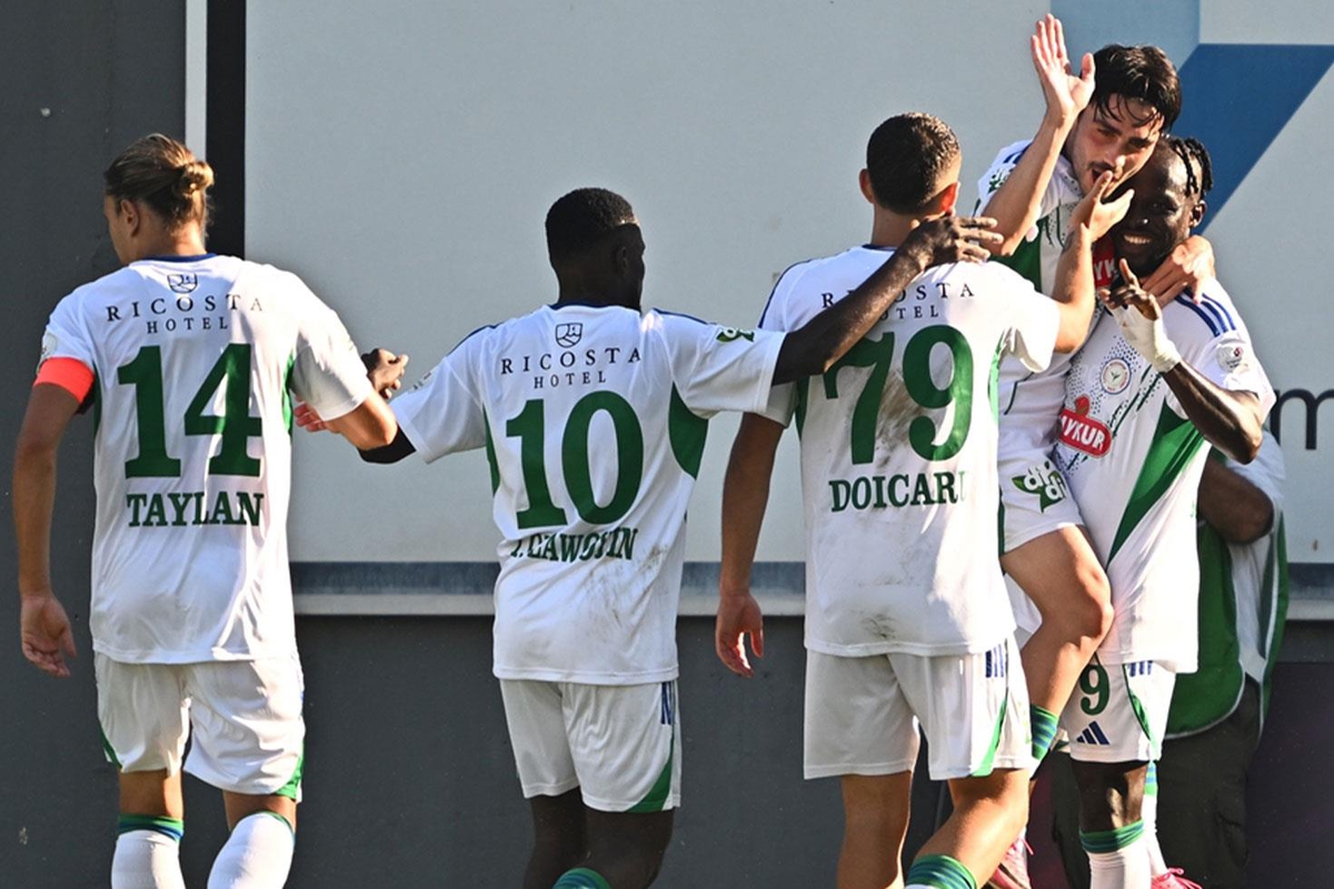 Rizespor, 10 kişi kalmasına rağmen kazandı