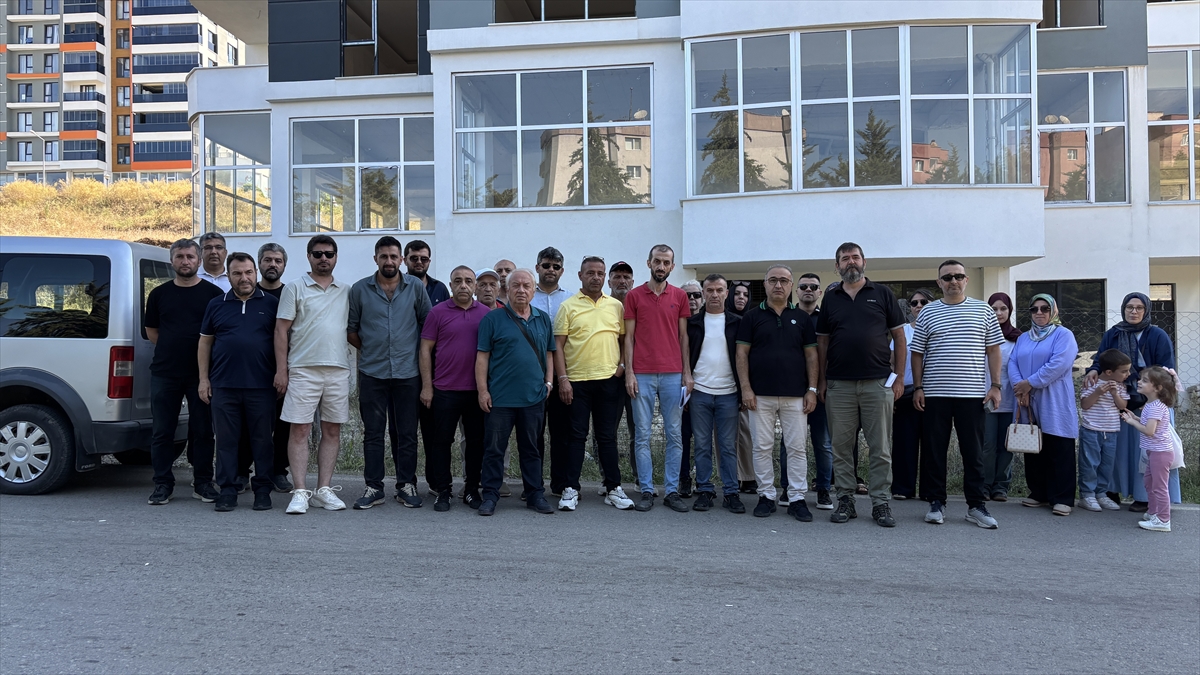 Samsun'da topraktan satın aldıkları dairelerin tamamlanmasını isteyen aileler suç duyurusunda bulunacak