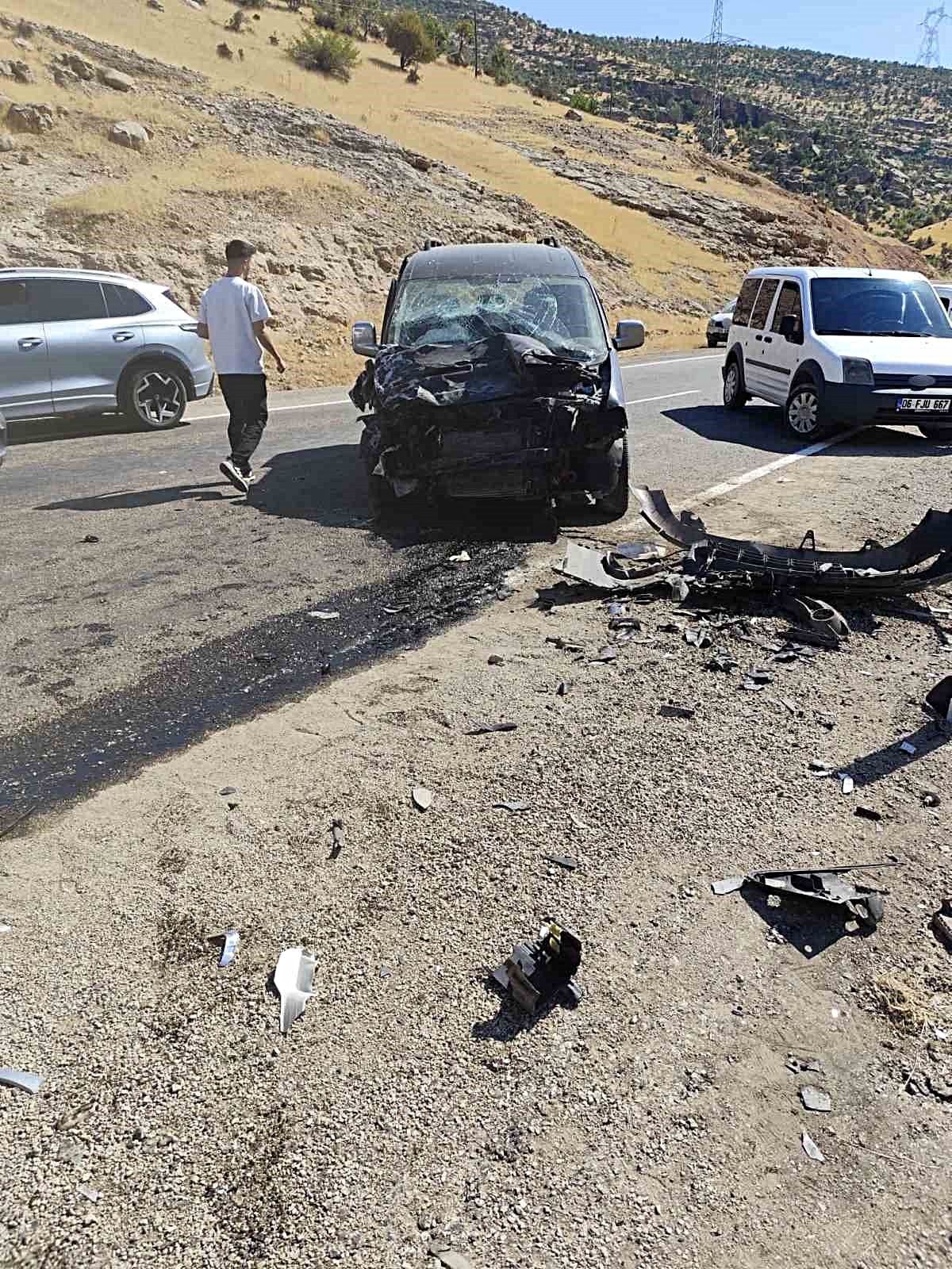 Siirt’te hafif ticari araç ile kamyonet çarpıştı: 4 yaralı
