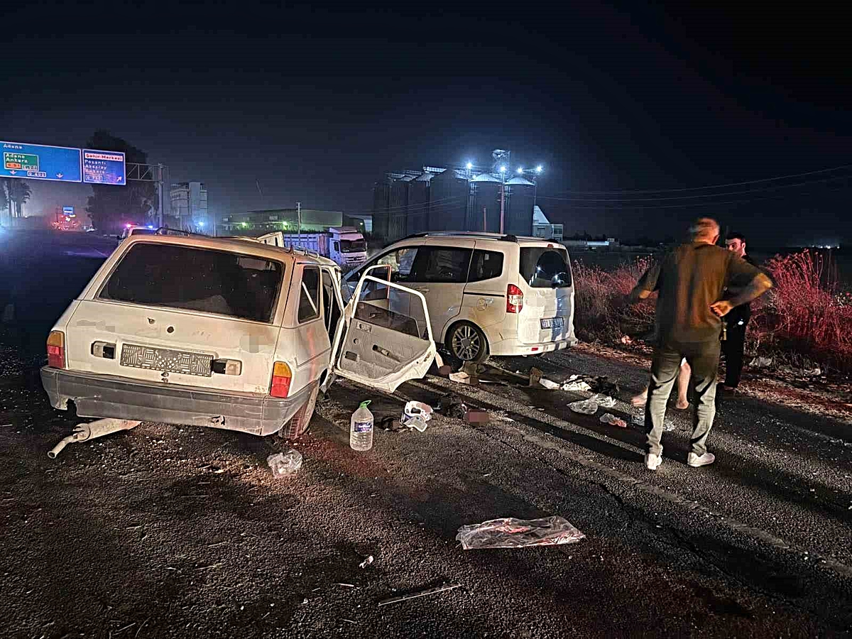 Tarsus’ta otomobil karşı şeride geçti: 1 çocuk öldü, 6 yaralı