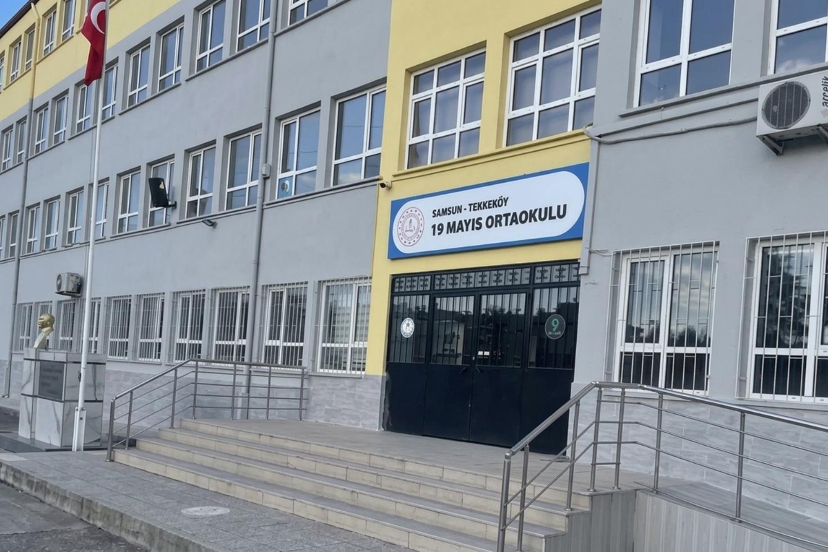 Bir okula daha turnike kuruldu: Öğrenciler artık kart basarak girecek