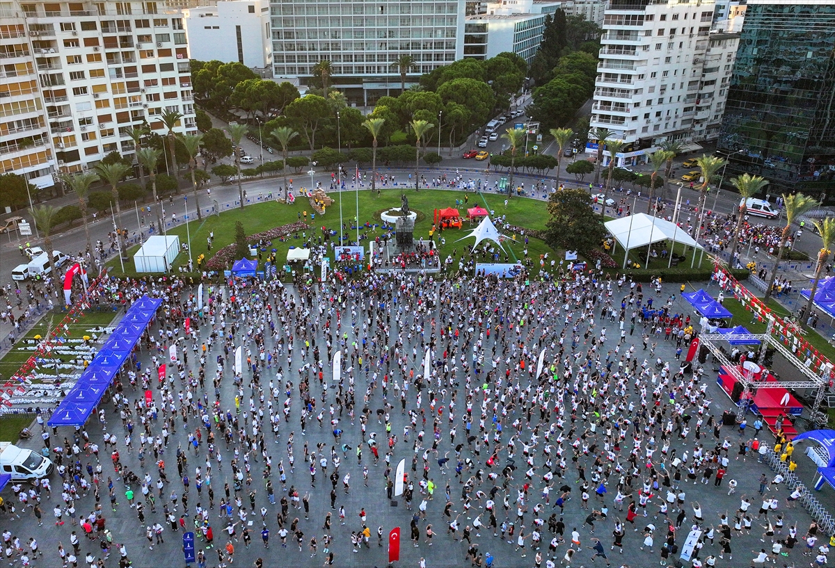14. Uluslararası 9 Eylül İzmir Yarı Maratonu koşuldu