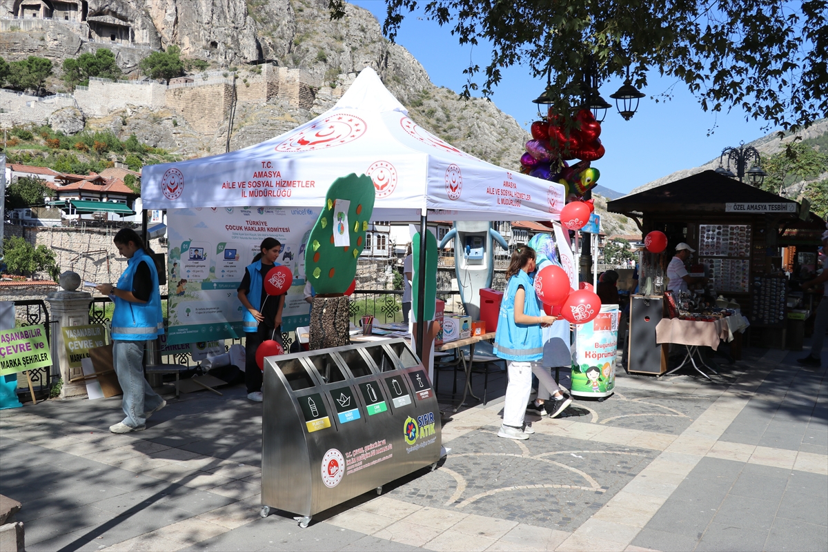 Amasya'da çocuklar tohum topları dağıtarak iklim değişikliğine dikkati çekti