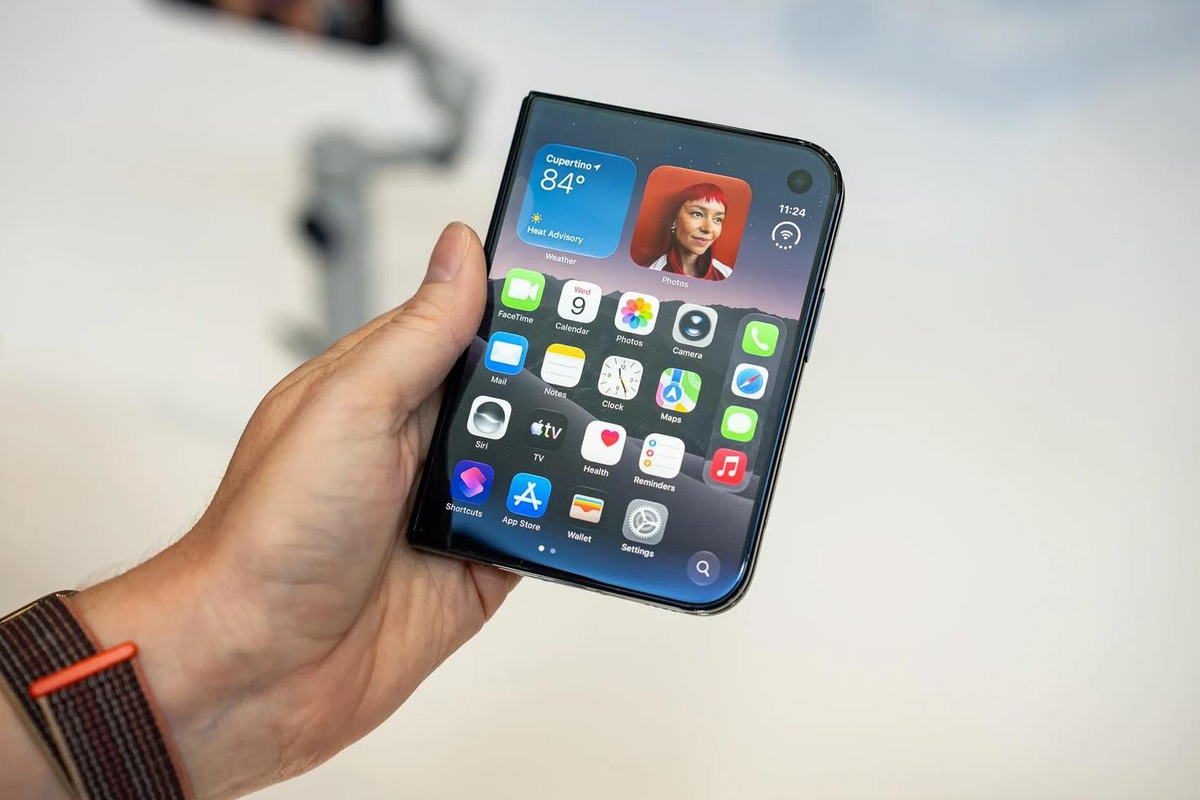 Apple'ın katlanabilir telefonu yok sattı! Stoklar 2 dakikada bitti