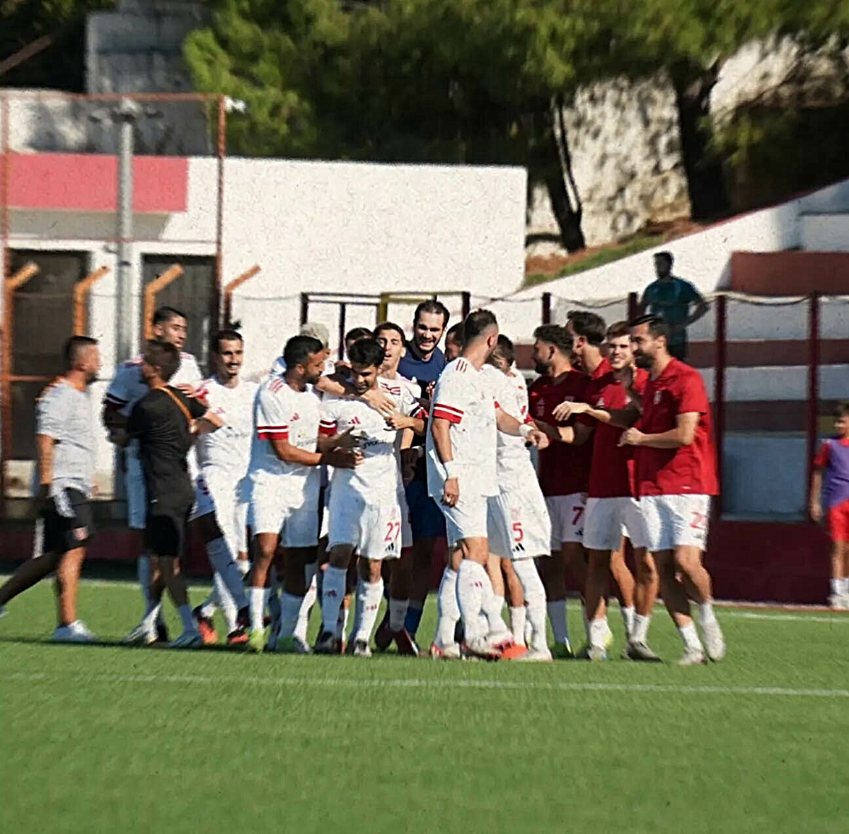 Ayvalıkgücü yine zirve adayı