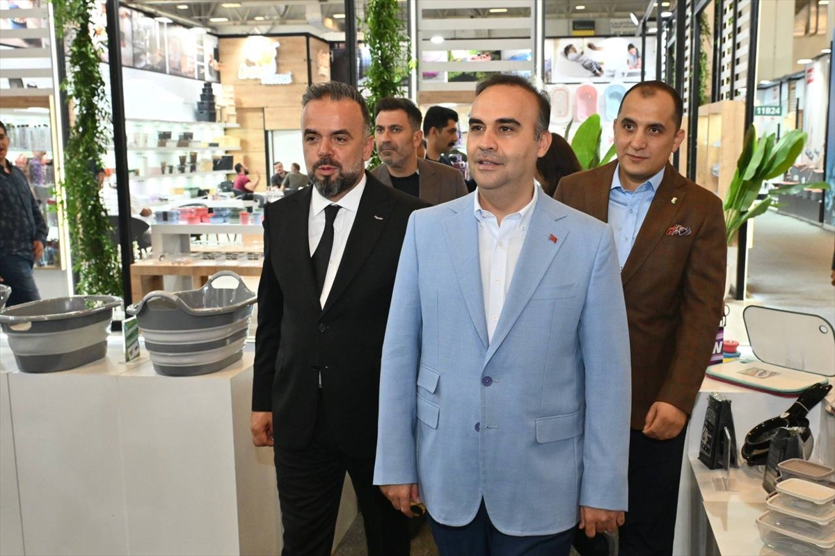 Bakan Kacır, ZUCHEX 36. Uluslararası Ev ve Mutfak Eşyaları Fuarı'na ziyaret etti