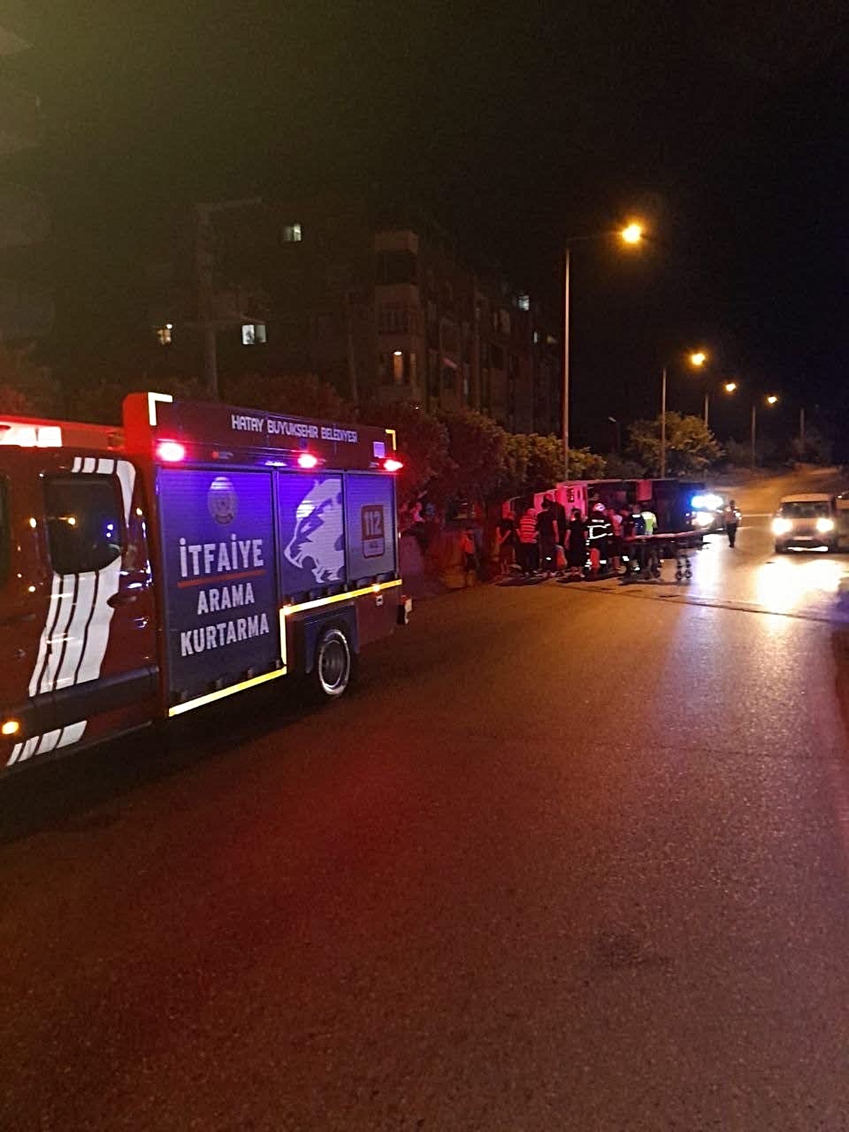 Belen’de devrilen kamyonun sürücüsü yaralandı