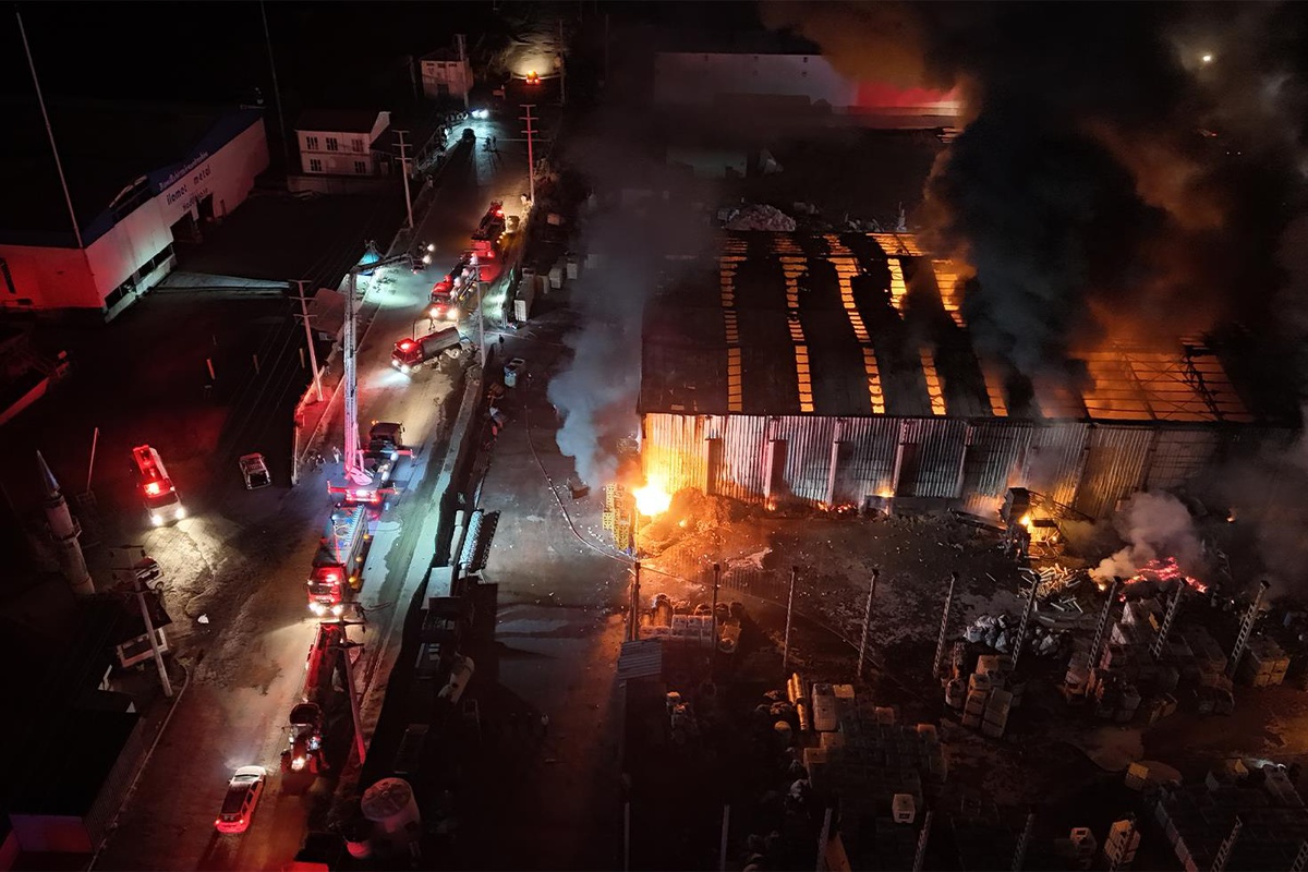 Bolu'da geri dönüşüm tesisinde korkutan yangın: 5 saatte zor söndürüldü