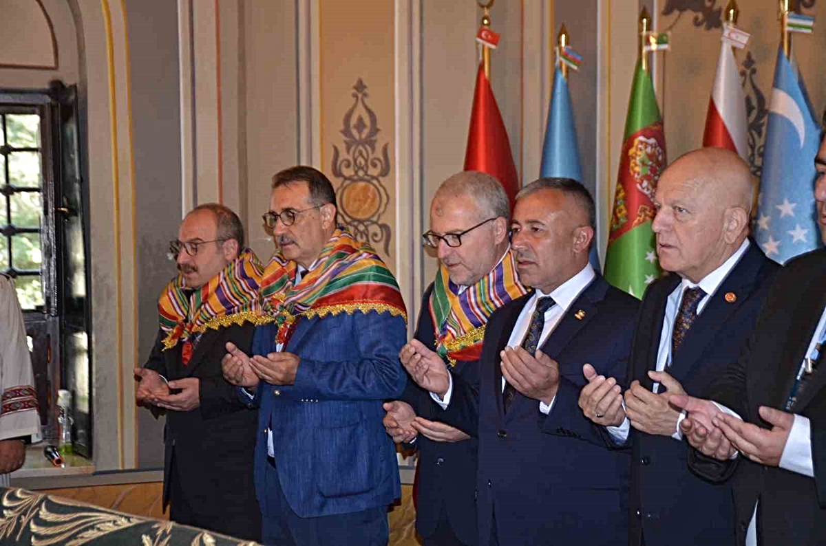 Ertuğrul Gazi’yi Anma ve Yörük Şenlikleri’nin son günü türbe ziyareti ile başladı