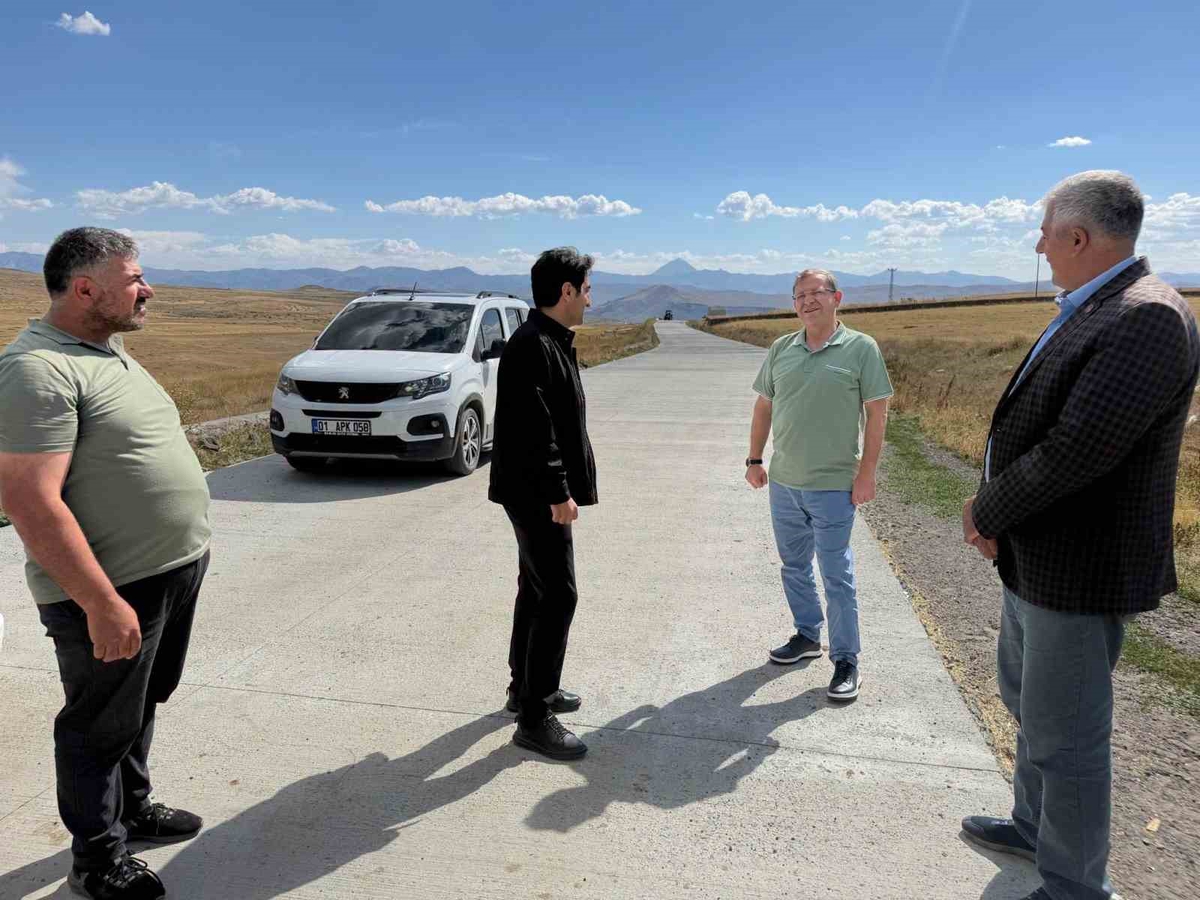 Kars’ta köy yollarına beton konforu: Şehitemin ve Gecikmez grup yolunda çalışmalar sürüyor