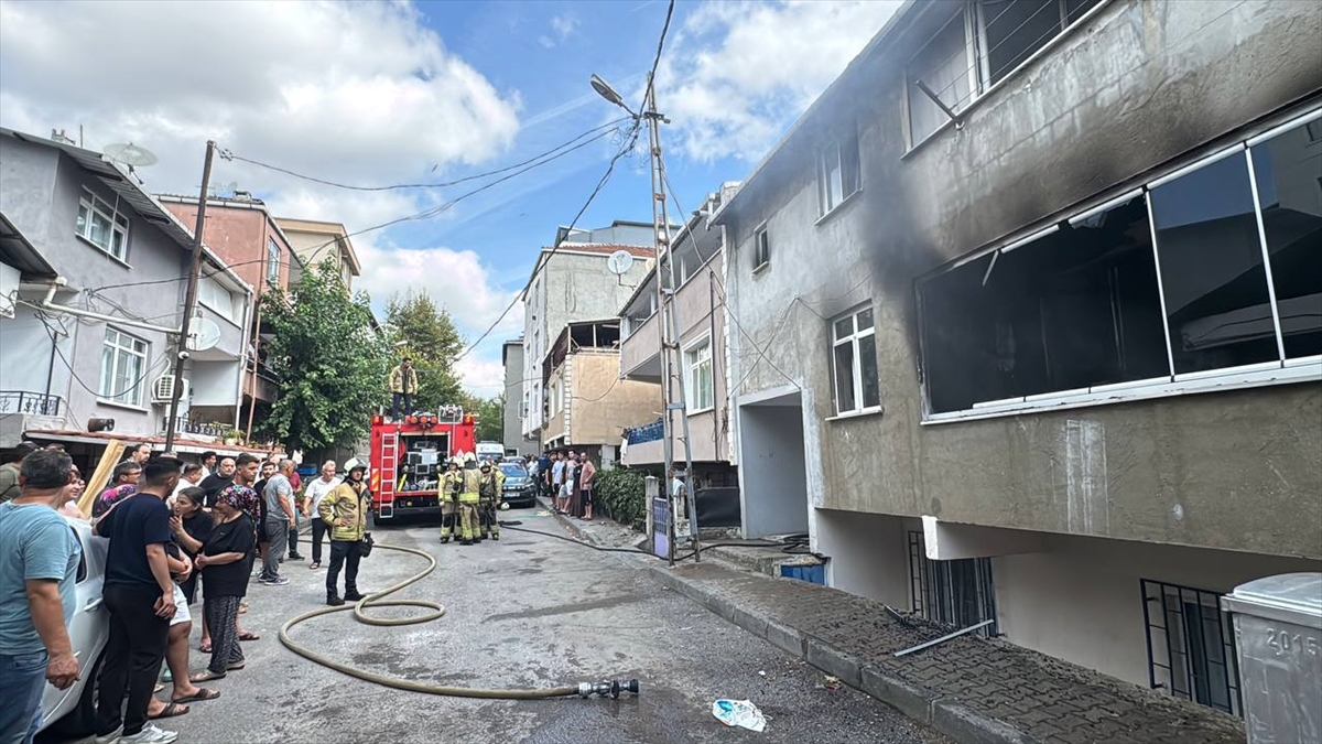 Kartal'da binada çıkan yangın itfaiye ekiplerince söndürüldü