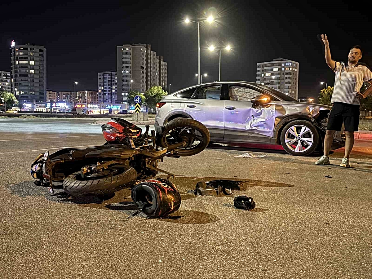 Kayseri’de otomobille çarpışan motosikletin sürücüsü yaralandı