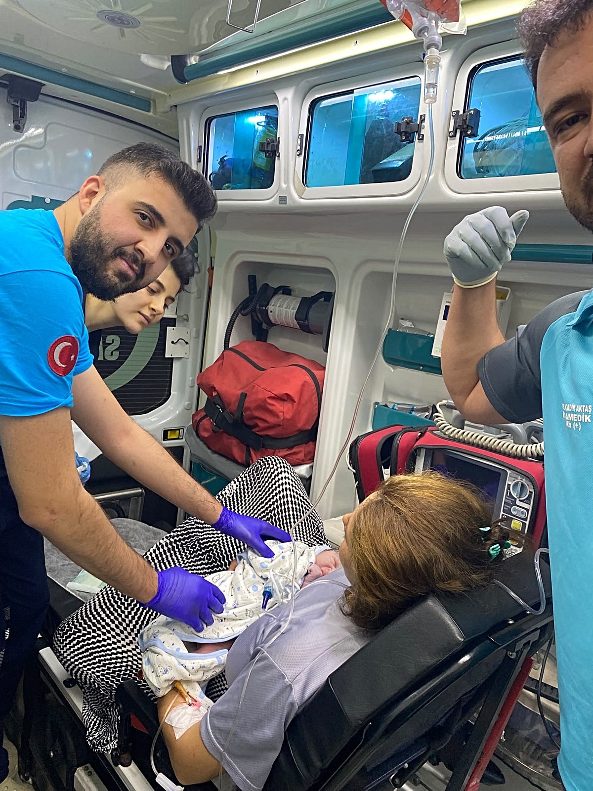 Kilis’te 112 ekibi doğuma yetişti: Bebek ambulansta dünyaya geldi