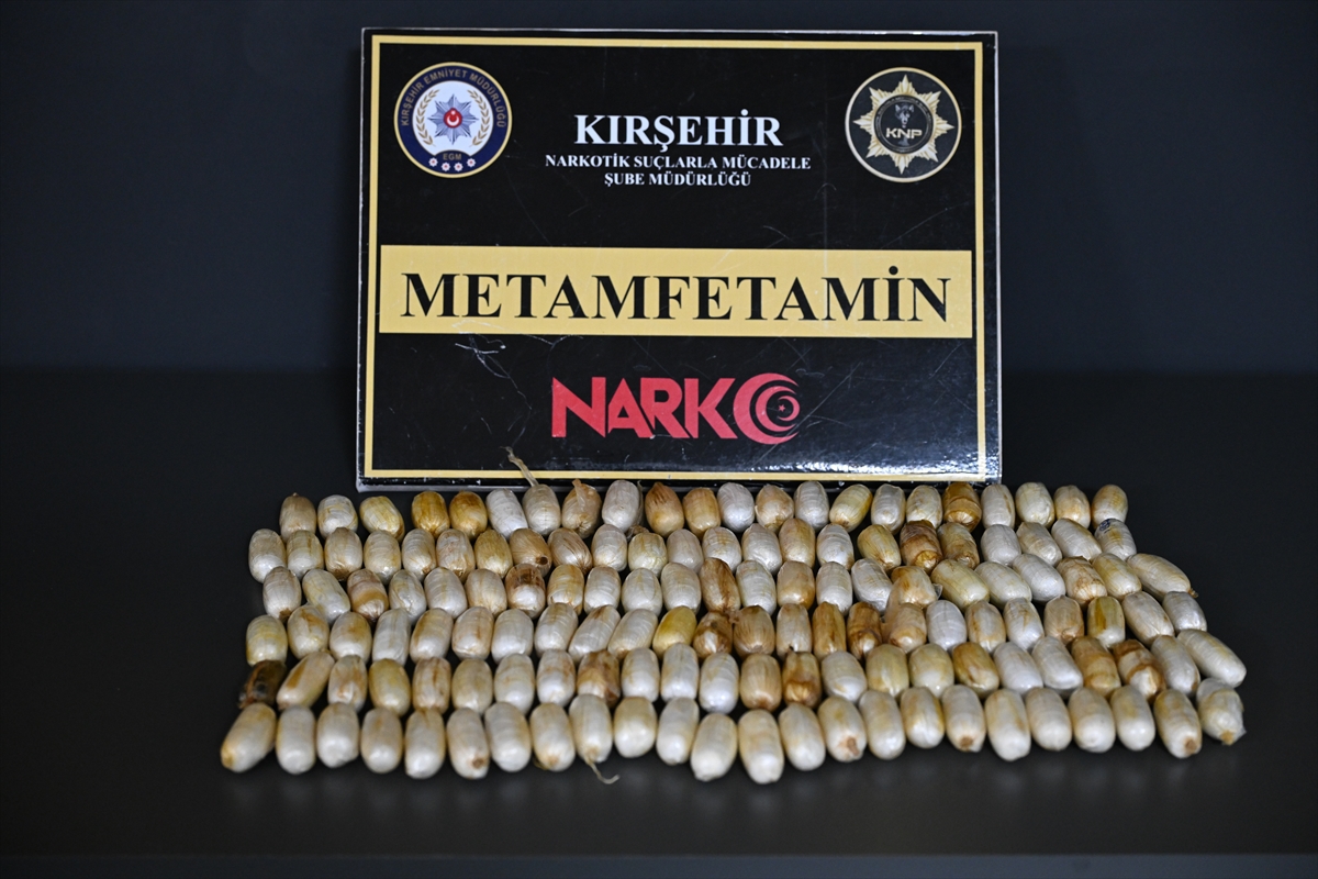 Kırşehir’de mide ve bağırsaklarında 1 kilo 159 gram uyuşturucu ele geçirilen zanlı tutuklandı