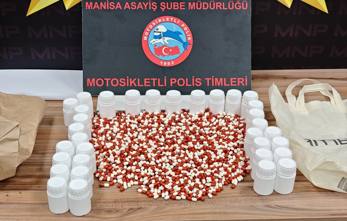 Manisa'da çantasında uyuşturucu hap bulunan şüpheli gözaltına alındı