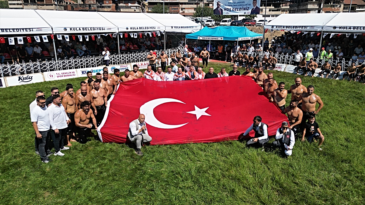 Manisa'da 'Kula Yağlı Pehlivan Güreşleri'nin başpehlivanı Feyzullah Aktürk oldu