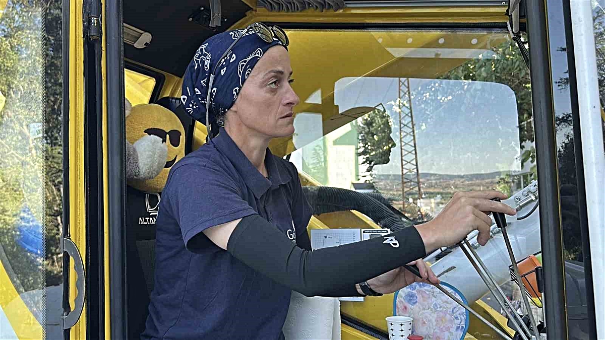 Önyargılara inat kabine oturdu: Şantiyelerin aranan ismi haline geldi