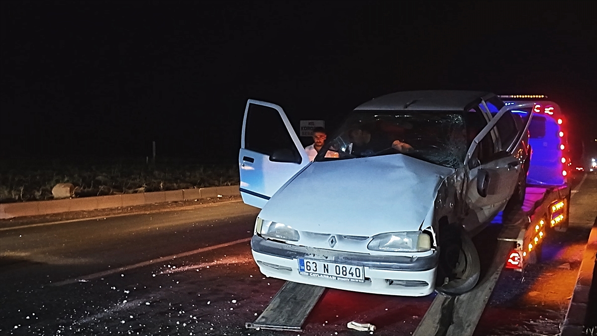 Şanlıurfa'da iki otomobilin çarpışması sonucu sürücüler yaralandı