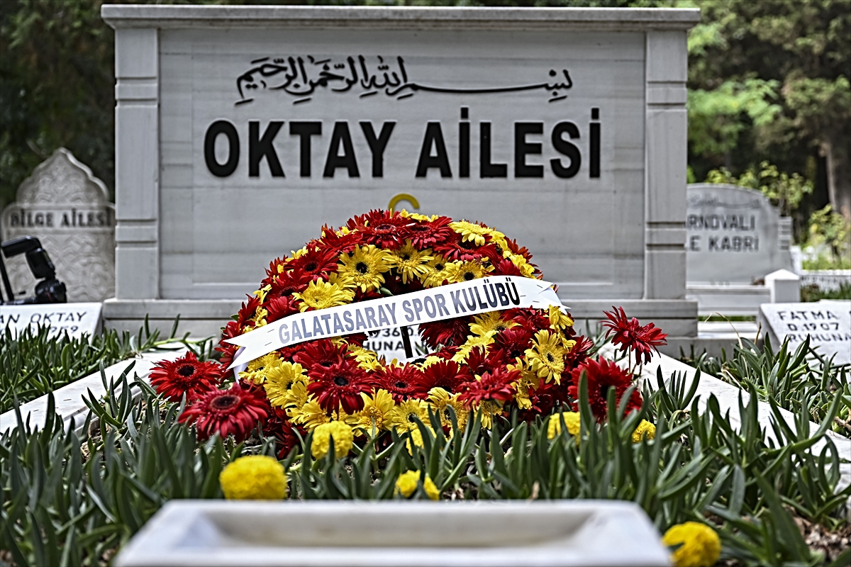 Türk futbolunun ve Galatasaray'ın unutulmaz efsanesi Metin Oktay, kabri başında anıldı