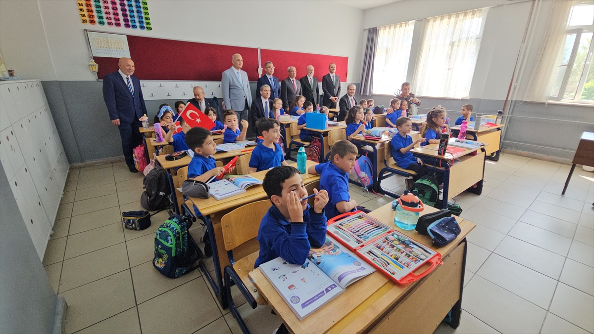 Afyonkarahisar'da 142 bin 535 öğrenci ders başı yaptı