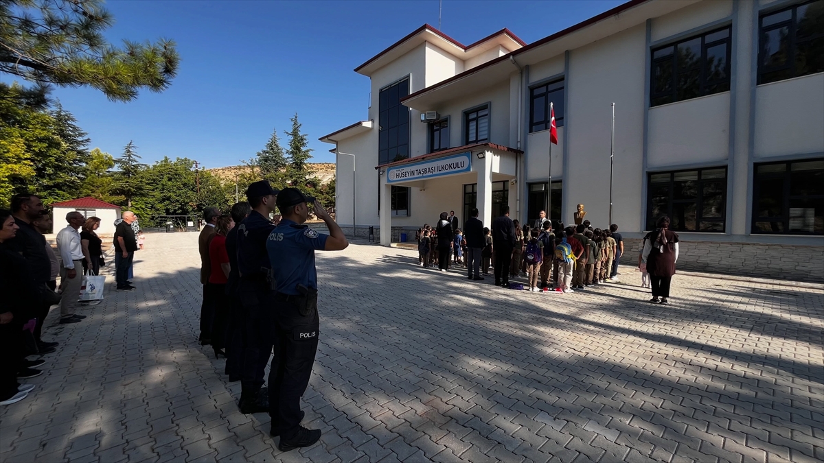 Ağın'da yeni eğitim öğretim yılı törenle başladı