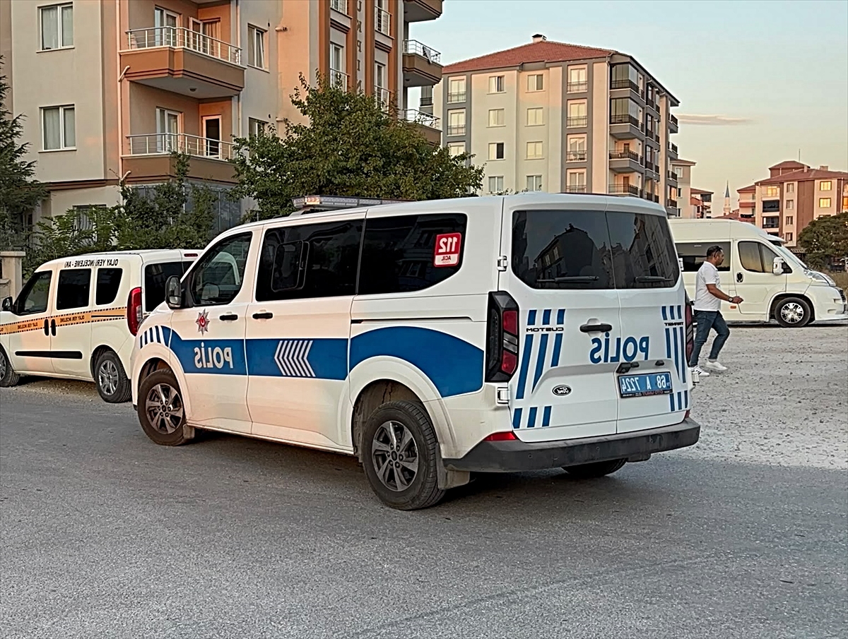 Aksaray'da 5. katın penceresinden düşen 18 yaşındaki kız öldü
