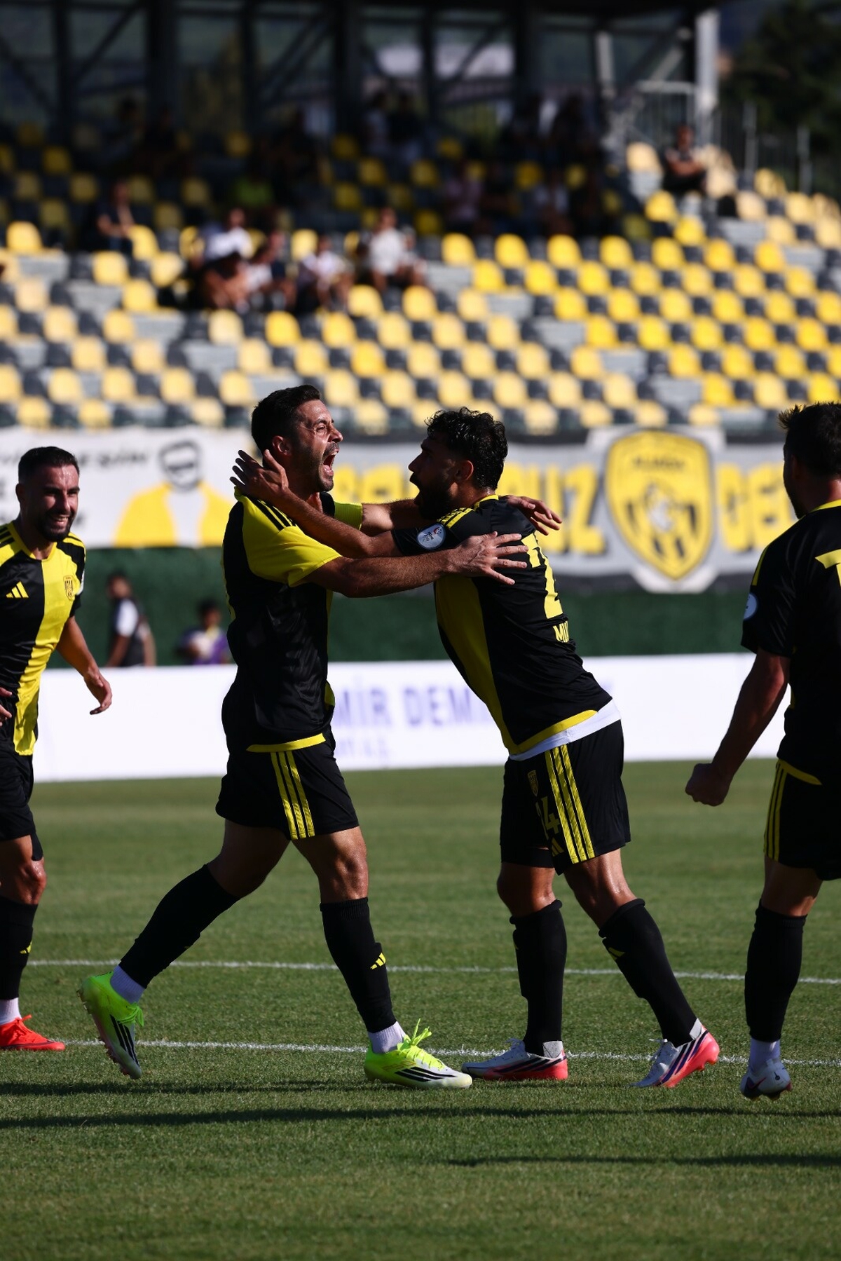 Aliağa FK zirveye kondu