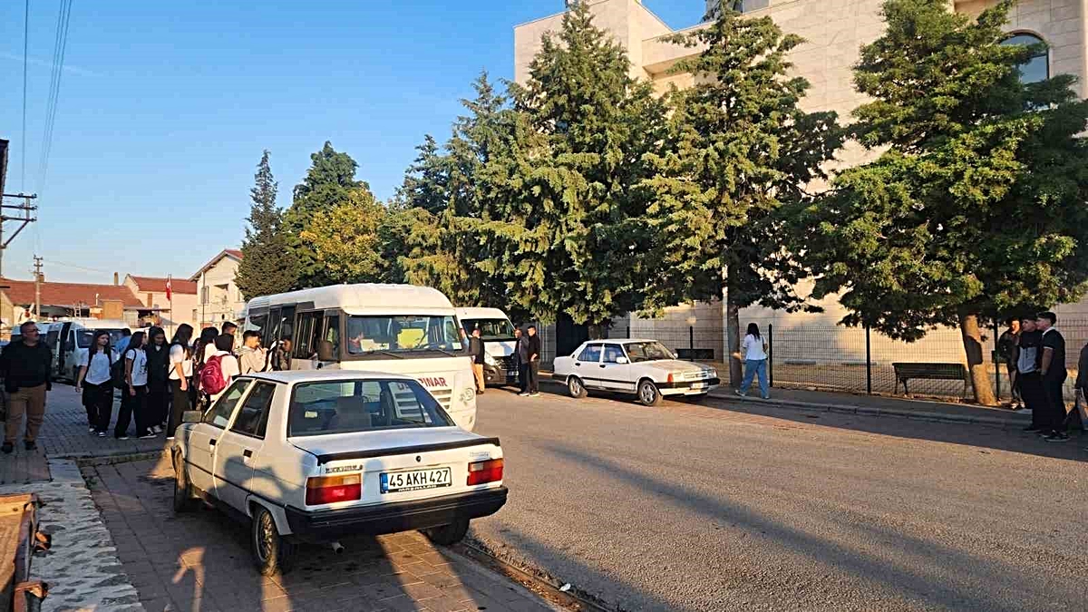 Başkan Dombaycı; 'Her eğitim yılı öğrencilerin gelişimine açılan kapıdır'