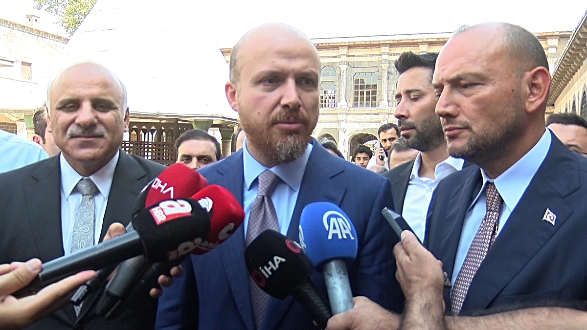 Bilal Erdoğan: Herkesin elini, taşın altına koyması lazım