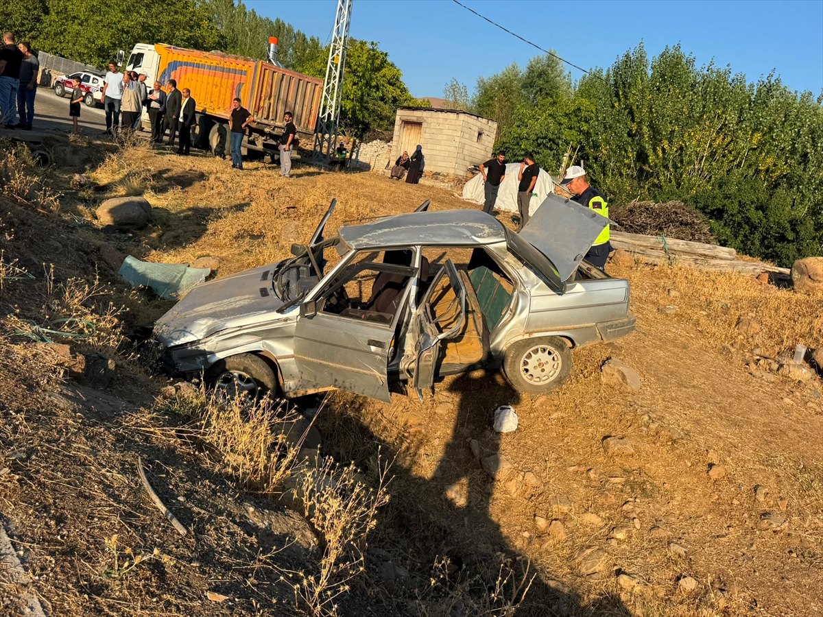 Bingöl’de şarampole devrilen otomobildeki 4 kişi yaralandı
