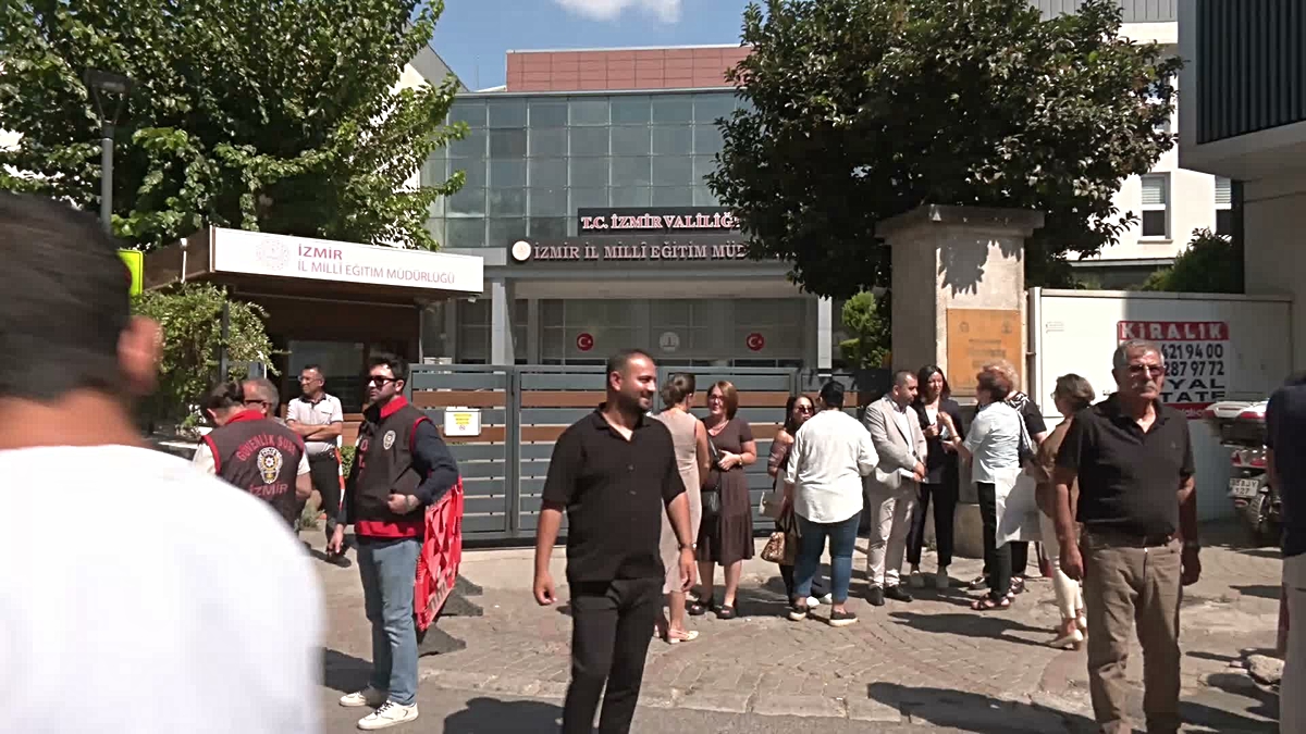 CHP İzmir'den yeni eğitim yılı öncesi iktidara eğitim eleştirisi
