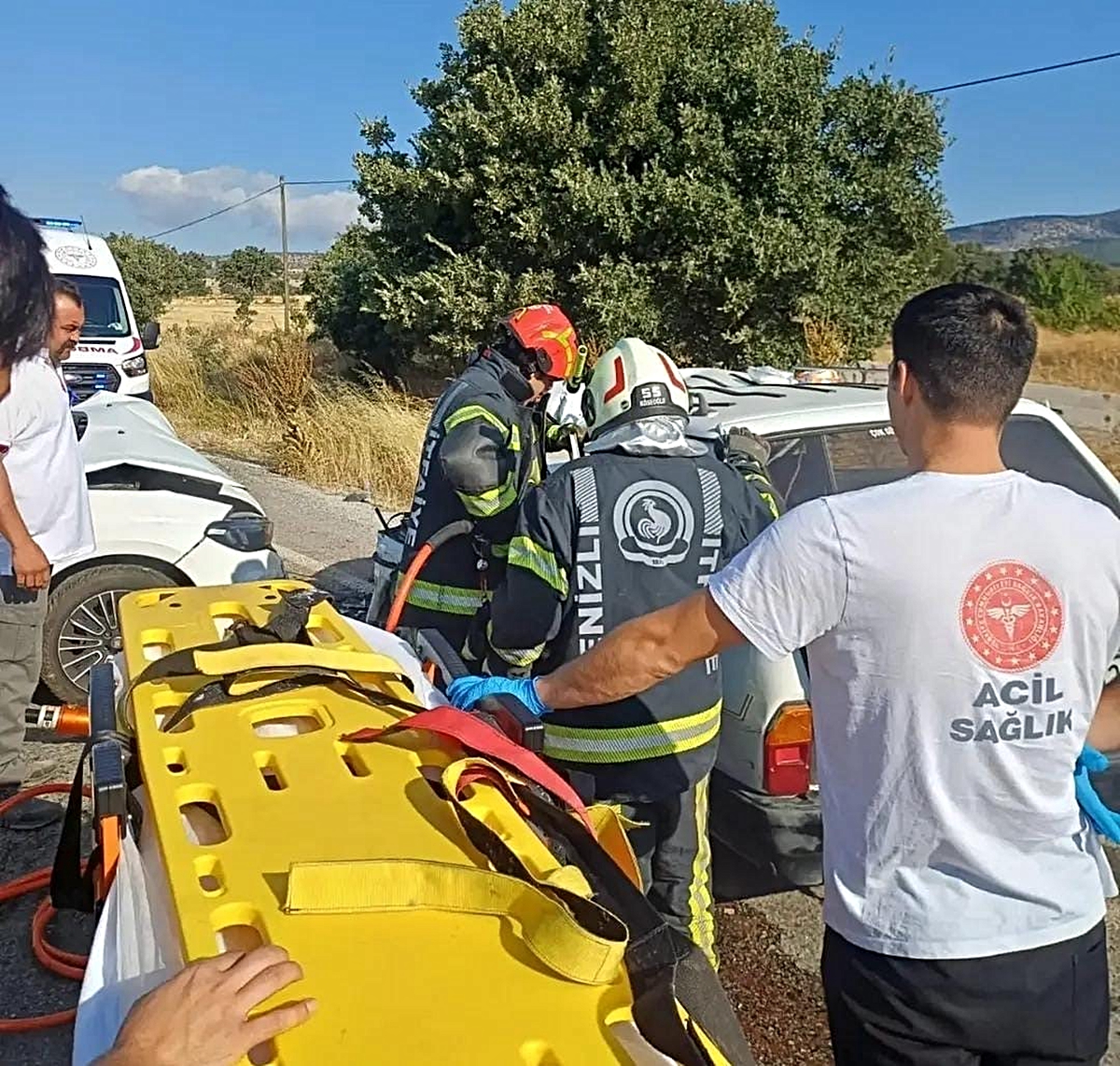 Çivril’de iki otomobil çarpıştı: 5 yaralı